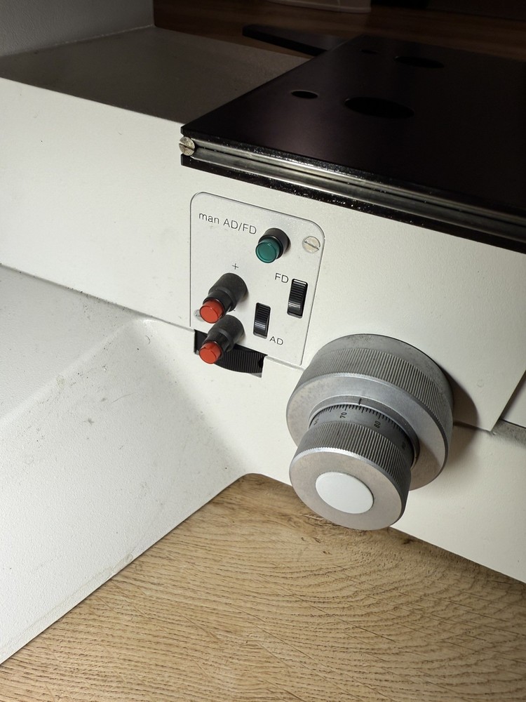 Leica INM200 microscope