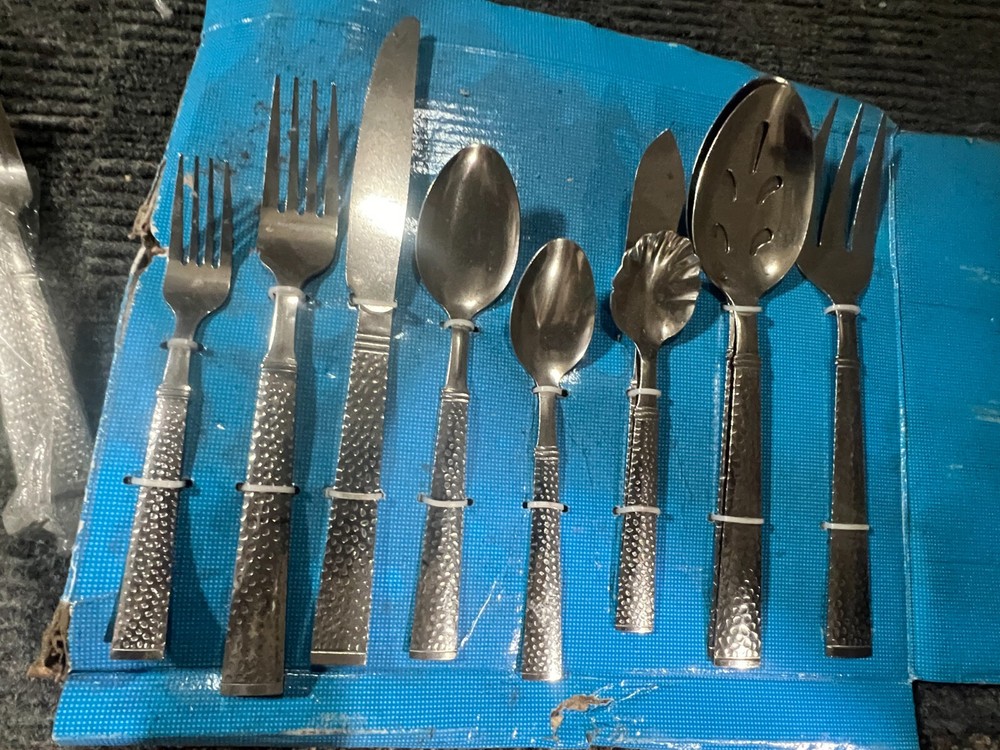 Flatware Serving Stainless Spoon Fork Knife Silverware ( PICTURED ITEM ONLY)