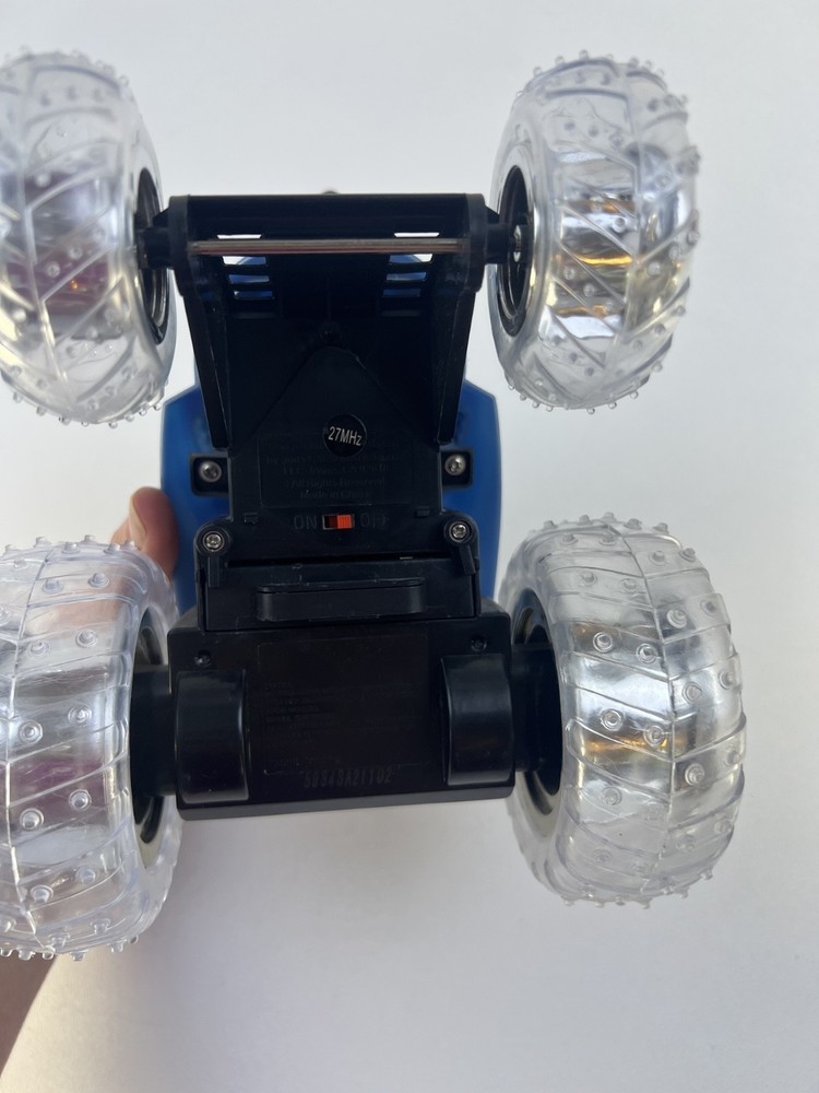 Thunder Tumbler Sharper Image Remote Control Spinning Car Blue