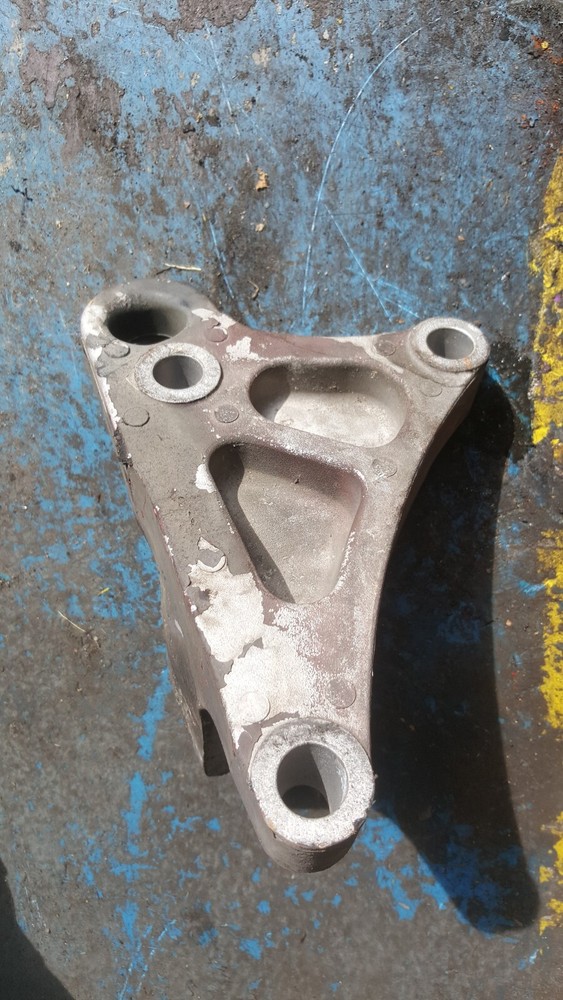 MACK VOLVO D13 ENGINE MOUNTS (Right Side) 20759054