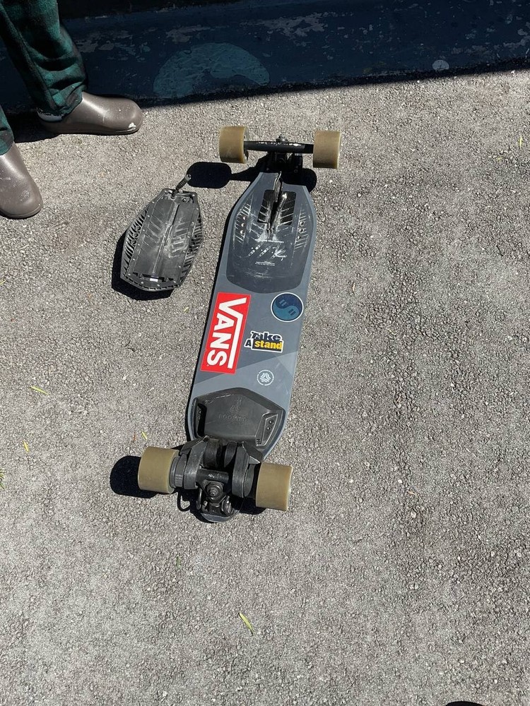 Boosted board ( used) dead battery + no remote
