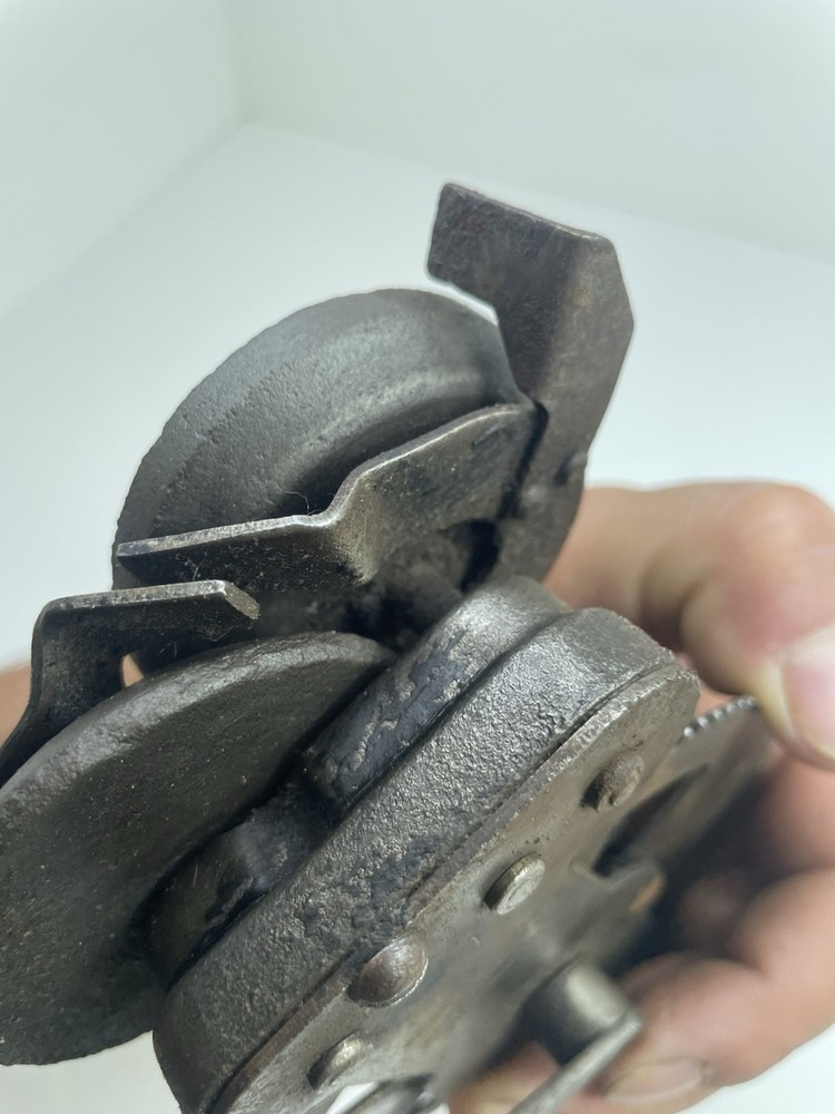 QuickEdge Sharpener Co. Hand Crank Sharpener Made In Chicago,Ills.