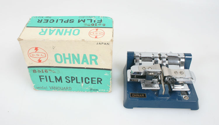 VINTAGE 8MM AND 16MM SPLICER IN ORIGINAL BOX