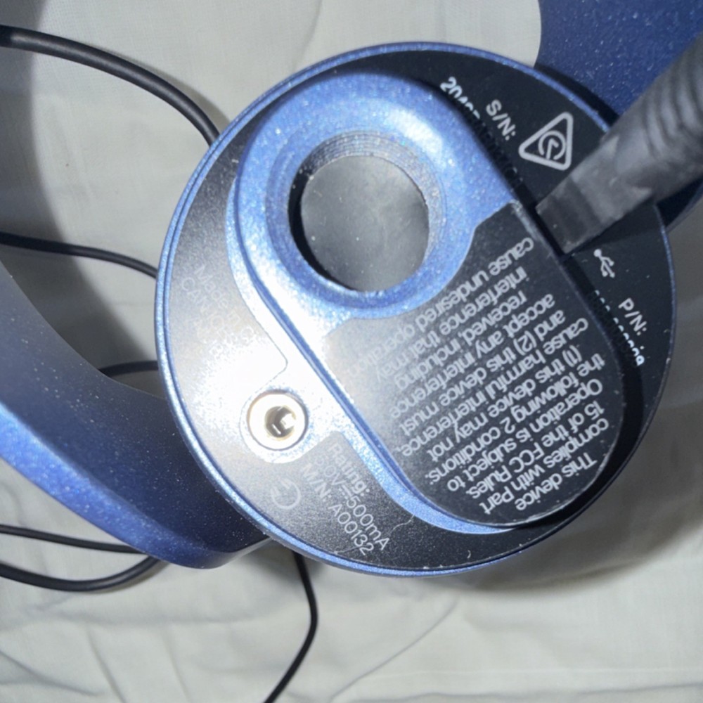 Blue Yeti USB Desktop Microphone Blue Color Mute Button Volume Control