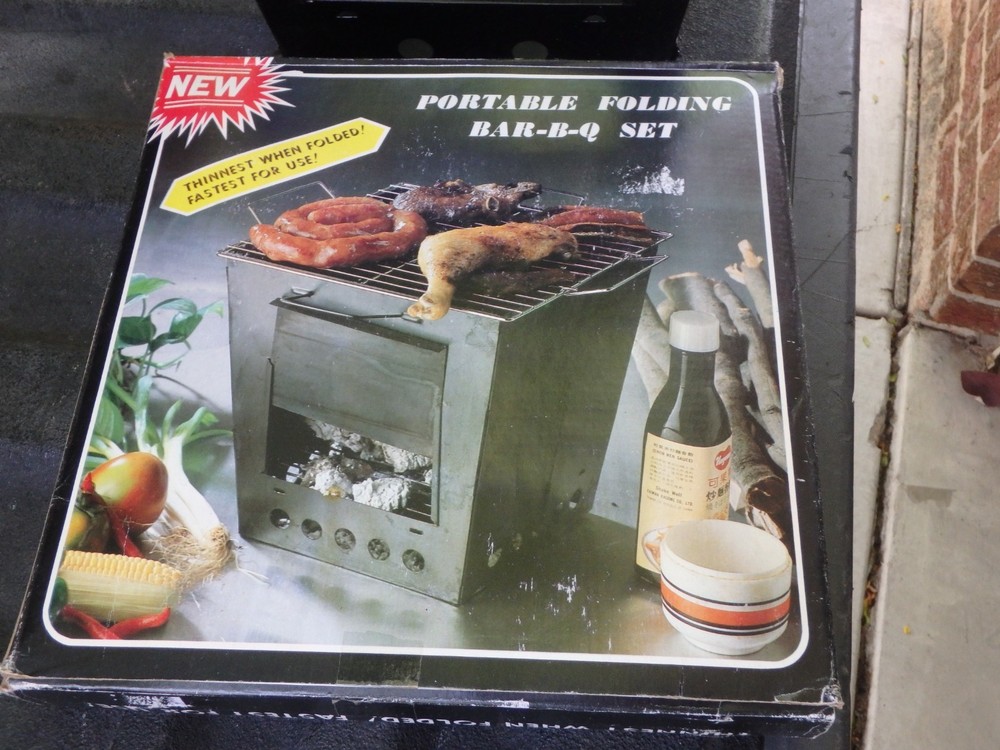 COLEMAN PORTABLE FOLDING BAR B Q SET