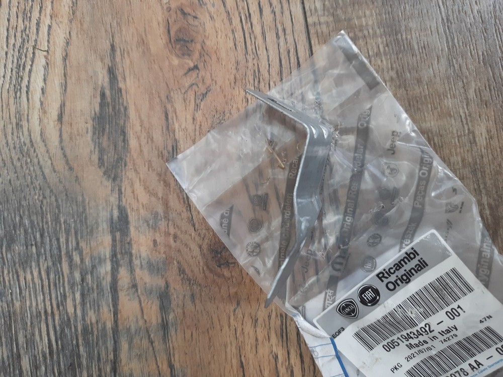 Fiat 500x Left Wing Support 51943492