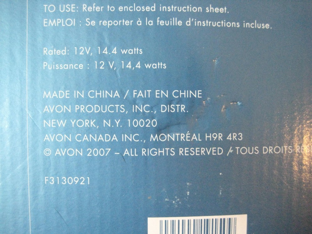 New Avon Easy Reach Auto Windshield Scraper Plugs into 12 Volt Socket