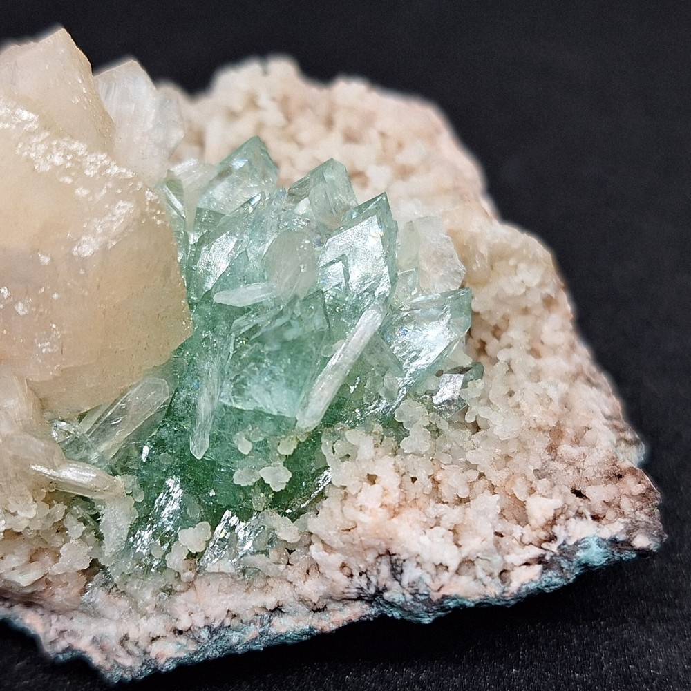 Apophyllite-(KF) with Stilbite and Quartz