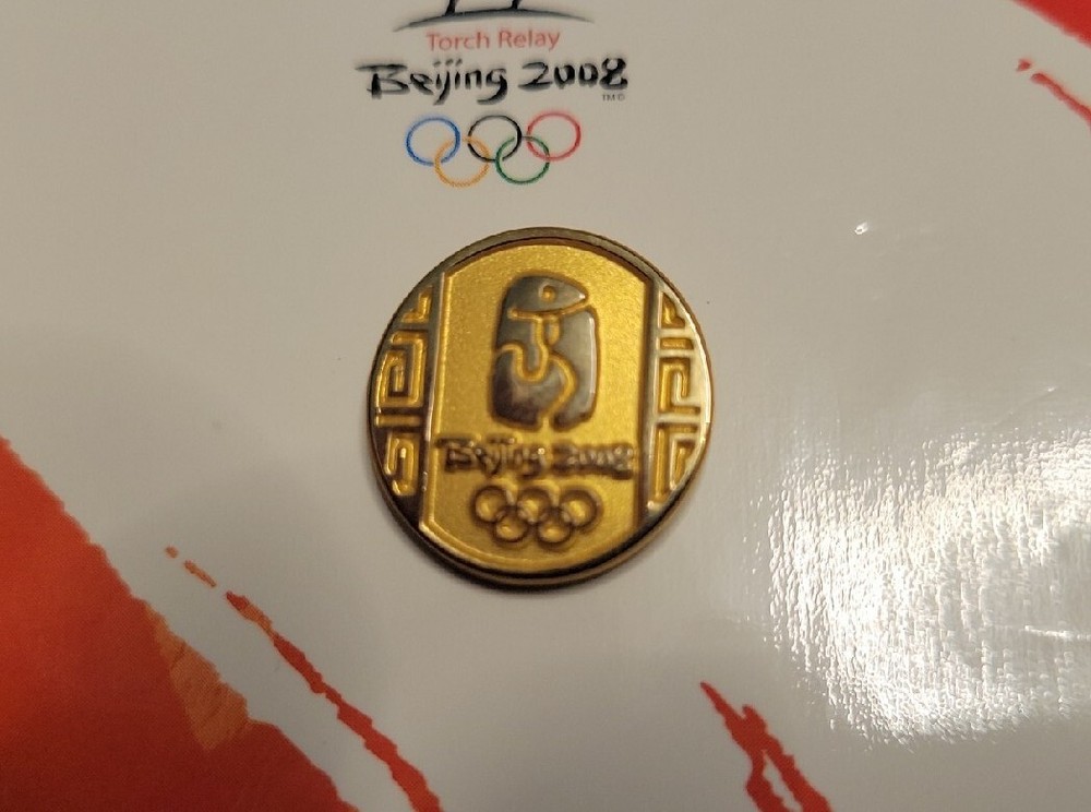2008 BEIJING OLYMPICS PIN - Commemmorative Medal, Round w/ Backing