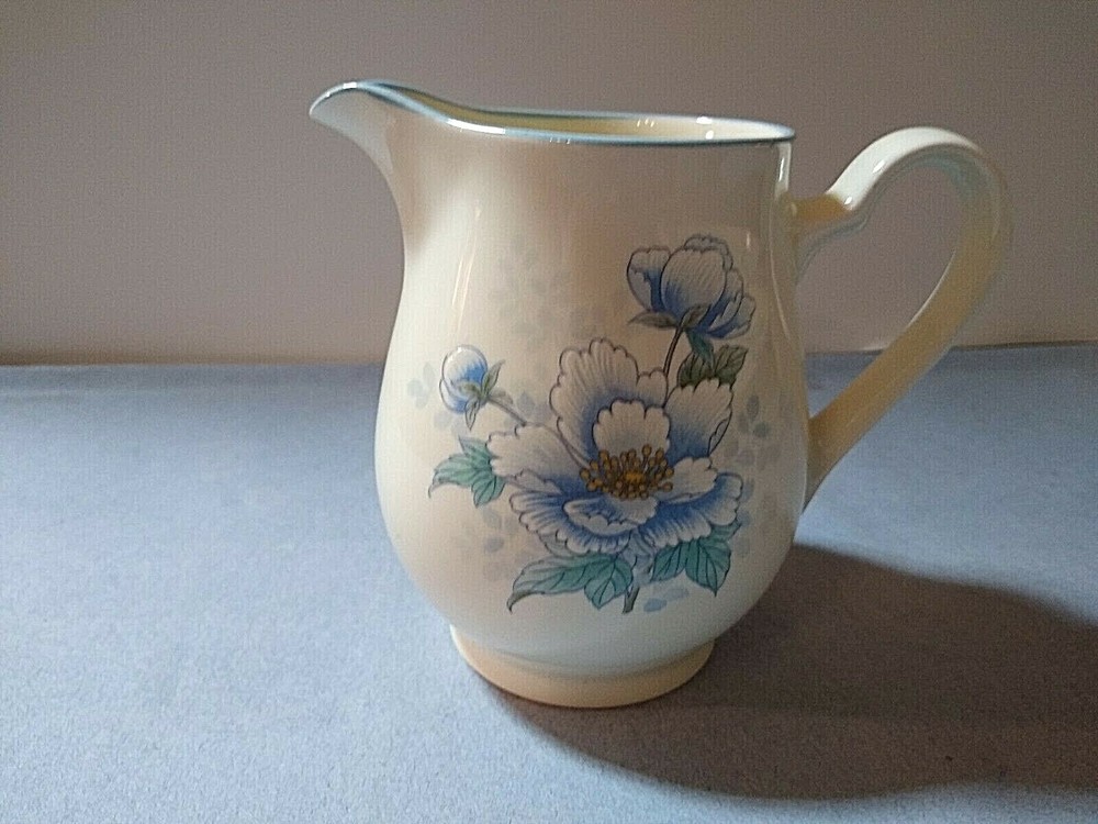 Noritake Peonytime creamer