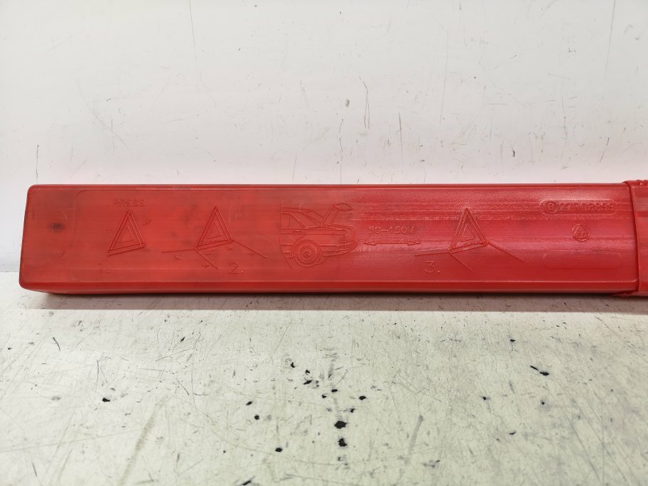 MERCEDES E320 CDI EST 5DR 03-09 WARNING TRIANGLE