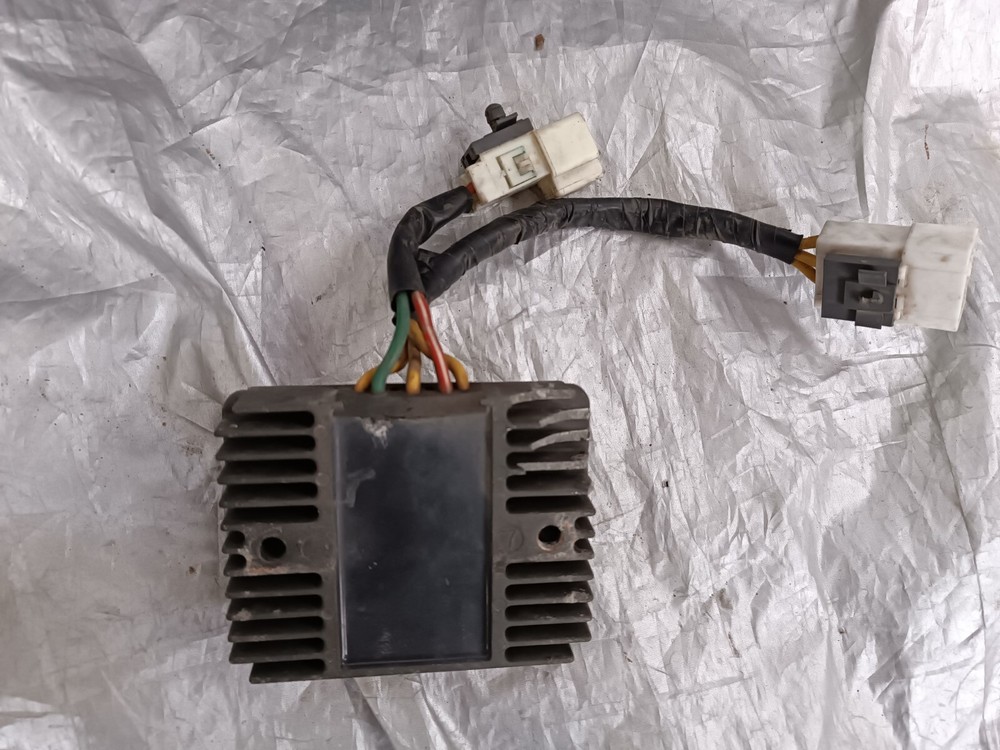 Piaggio MP3 Voltage Regulator