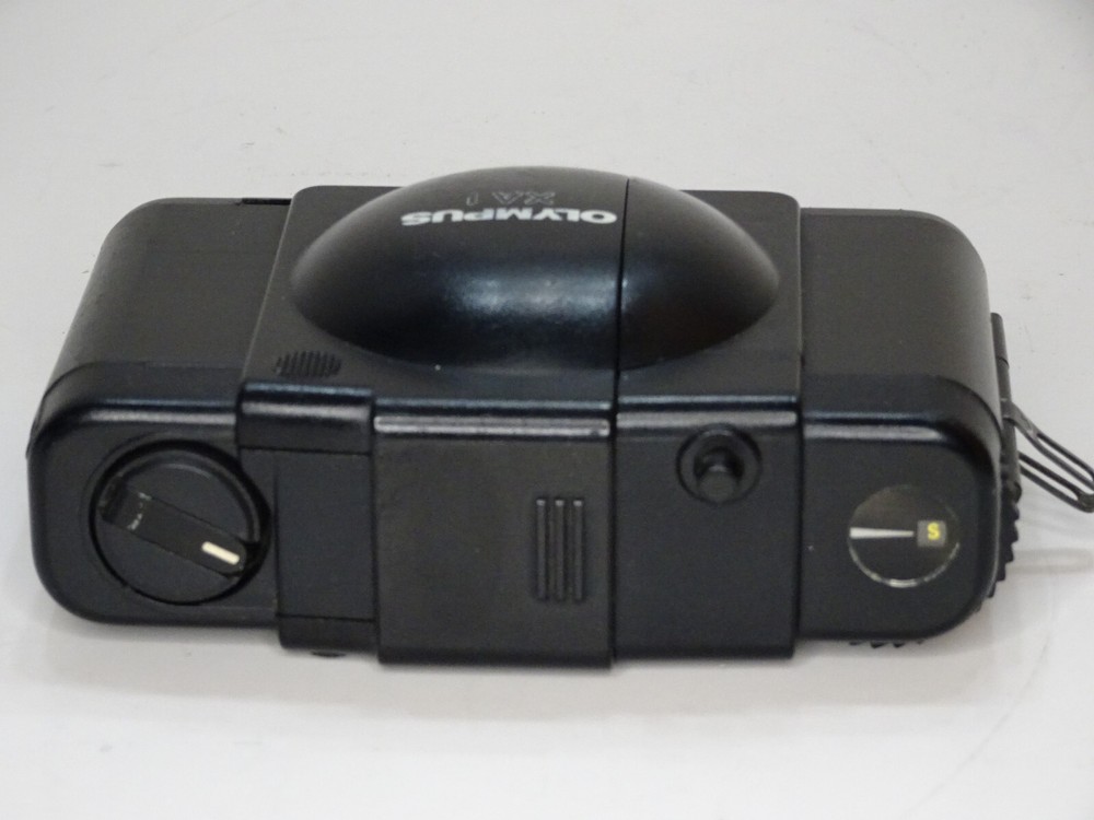 OLYMPUS XA1 RANGEFINDER POINT & SHOOT CAMERA *