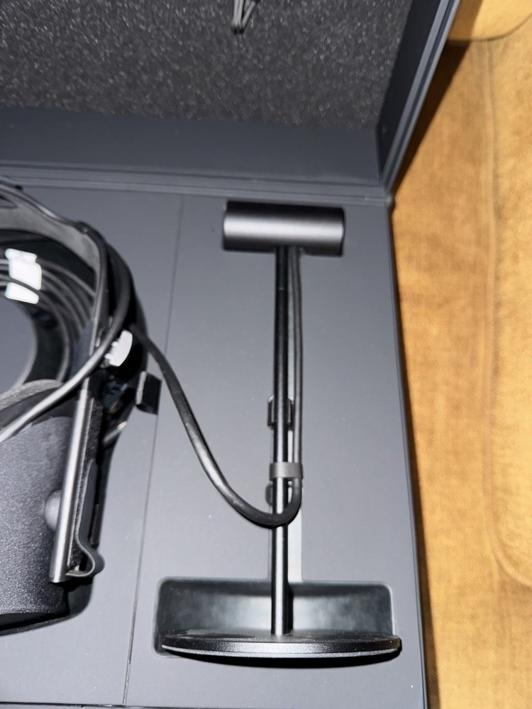 Meta Oculus Rift CV1 VR Virtual Reality Headset System - Black