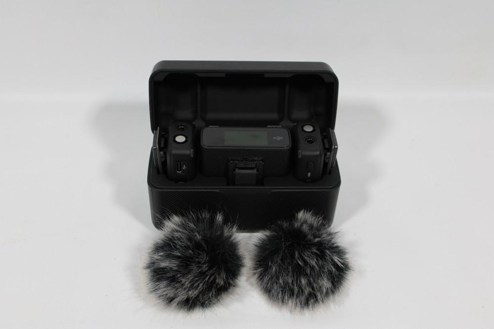 DJI Mic Dual-Transmitter Compact Digital Wireless Microphone System ASB01