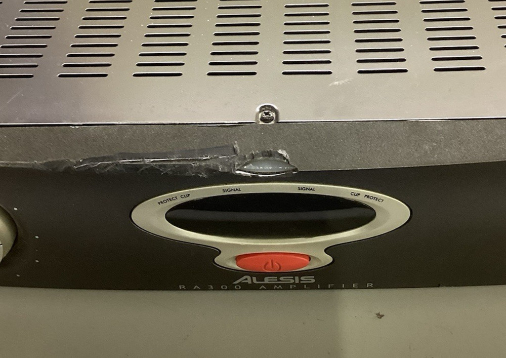 Alesis RA 300 Professional Reference Power Amplifier