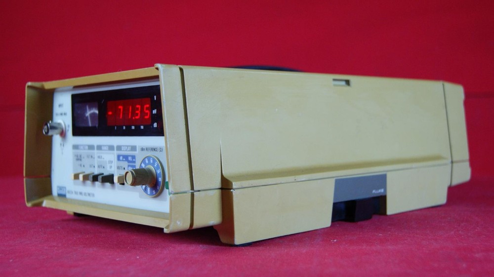 Fluke 8922A True-RMS Digital Voltmeter