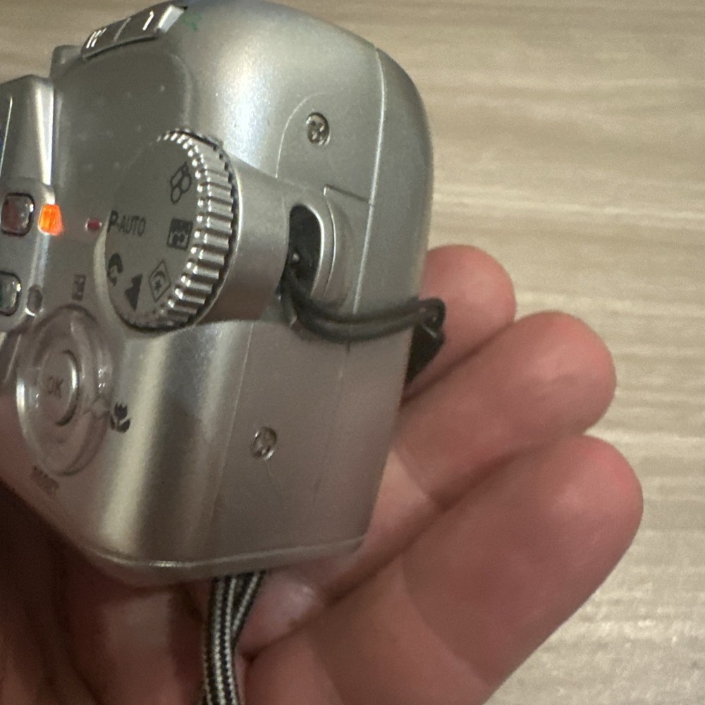 Olympus FE-100 4.0MP Compact Digital Camera Silver read description