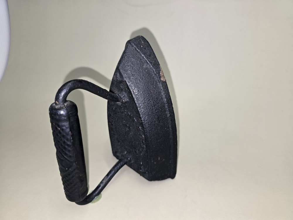 J. H. Bodine & Co. Cast Iron "Sad Iron" No. 7
