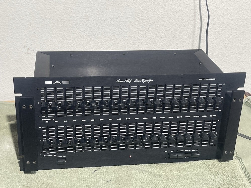 SAE 2700B Stereo Vintage EQ Half-Octave Equalizer