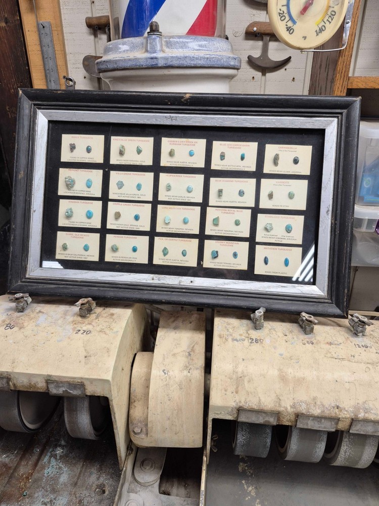 SOUTHWESTERN TURQUOISE DISPLAY PLAQUE 20 STONES