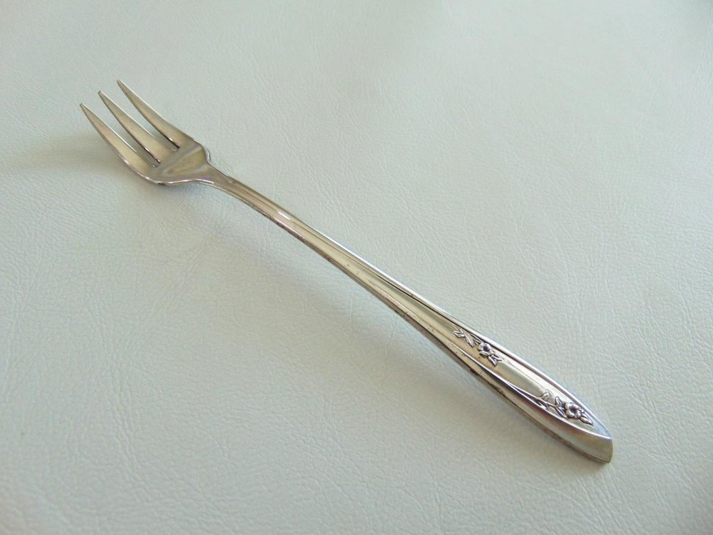 Wm Rogers LADY FAIR Cocktail/Seafood Fork Silverplate 1957