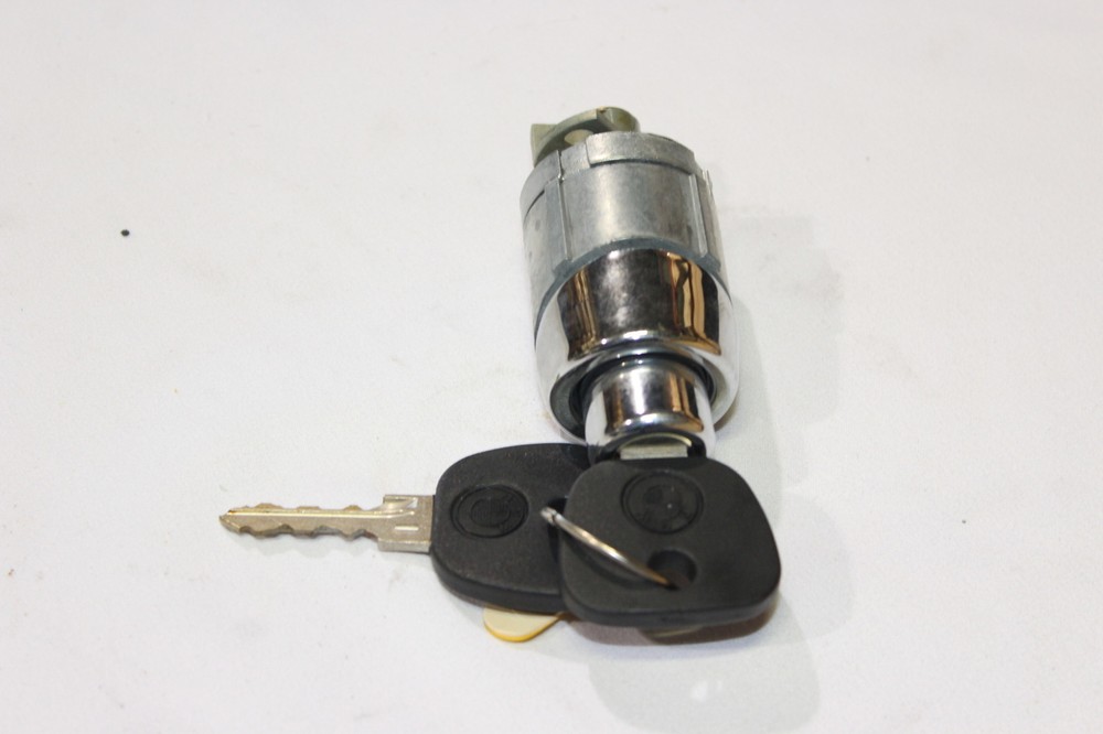 Trunk lid lock with key for BMW 7 series E-23