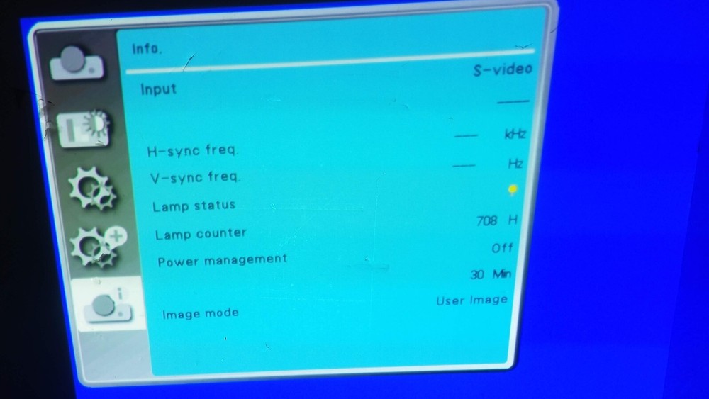 EIKI EK-103X - HDMI - Projector - * Lamp hours 708 *