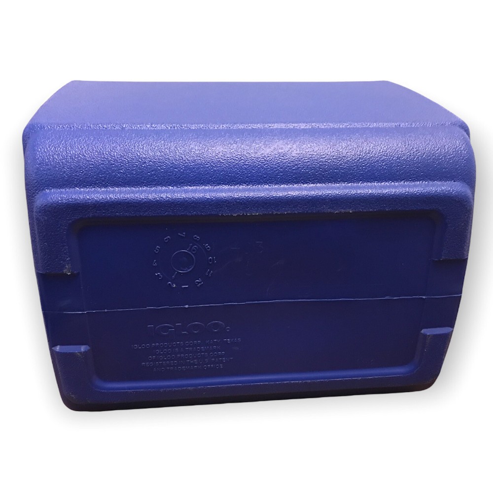 Igloo 16-Quart Playmate Elite Blue & White Cooler GREAT SHAPE