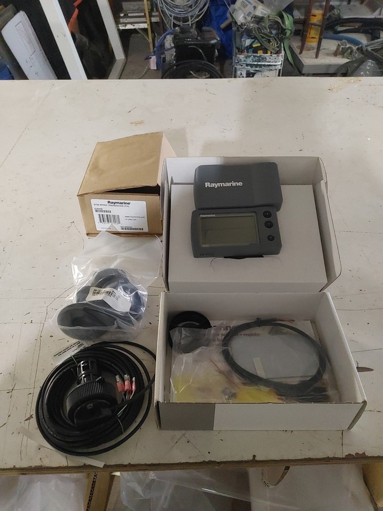 Raymarine E22037 With E26008