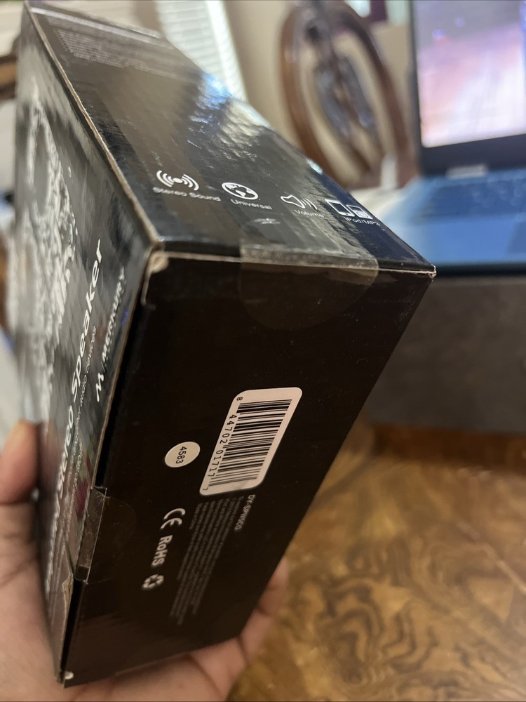 Universal amplified stereo speaker