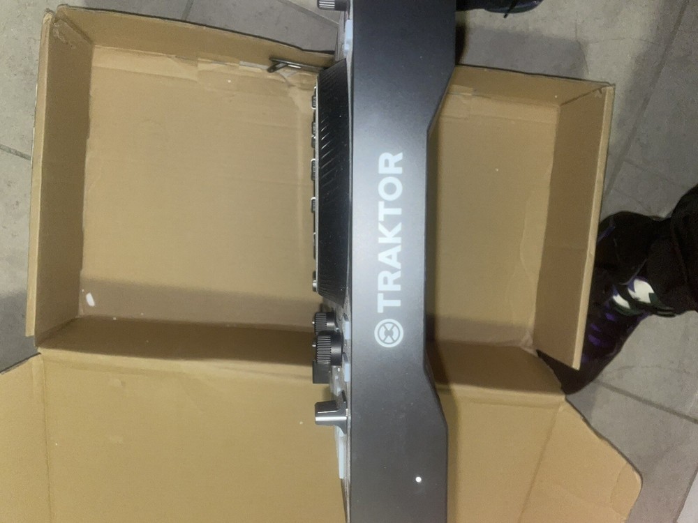 Native Instruments Kontrol S2 MK3 Double Deck Controller - 25421