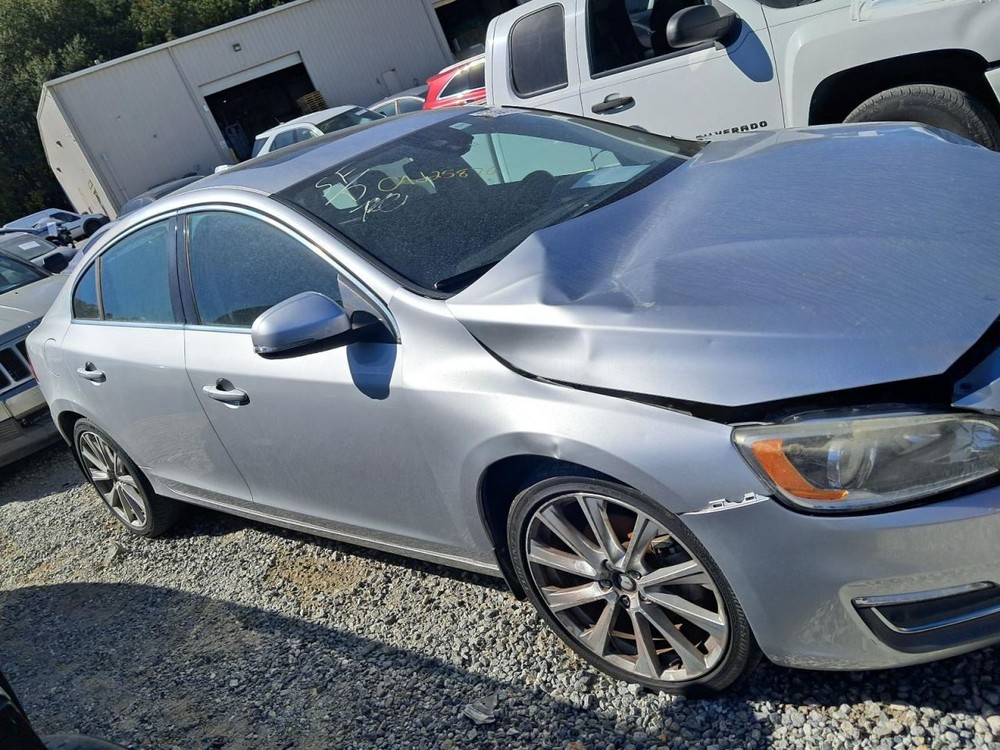 S60 2018 Glove Box 4843758