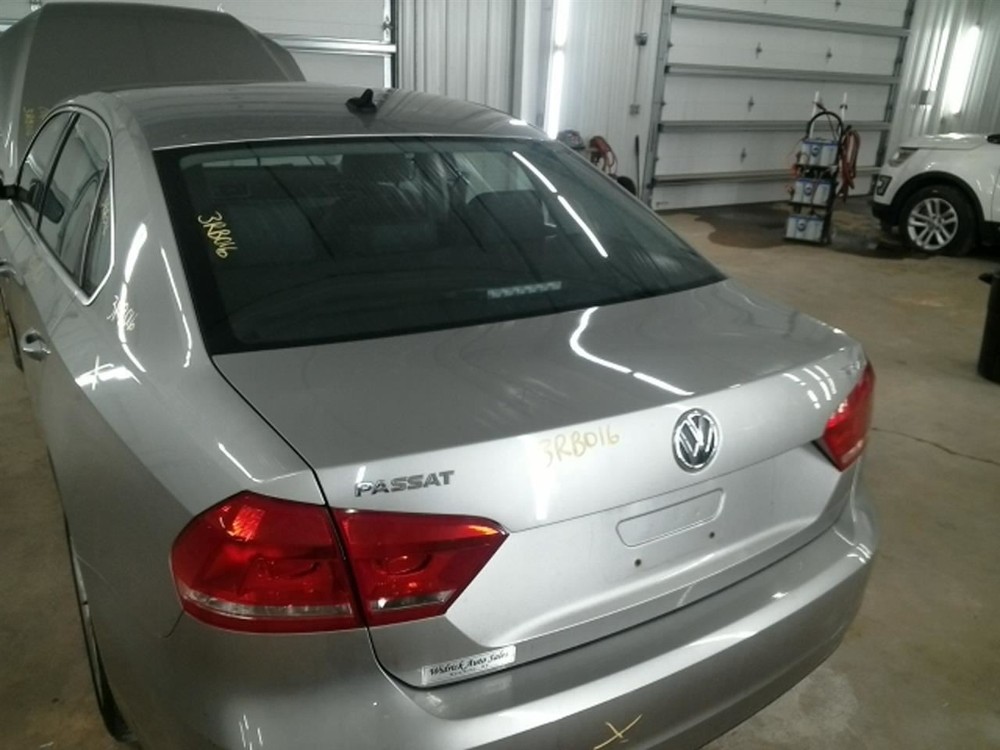 PASSAT 2014 High Mounted Stop Light 104805528