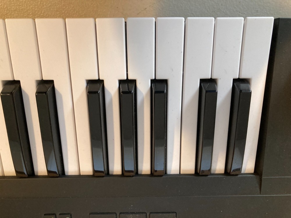 KOMPLETE KONTROL A49 MIDI CONTROLLER
