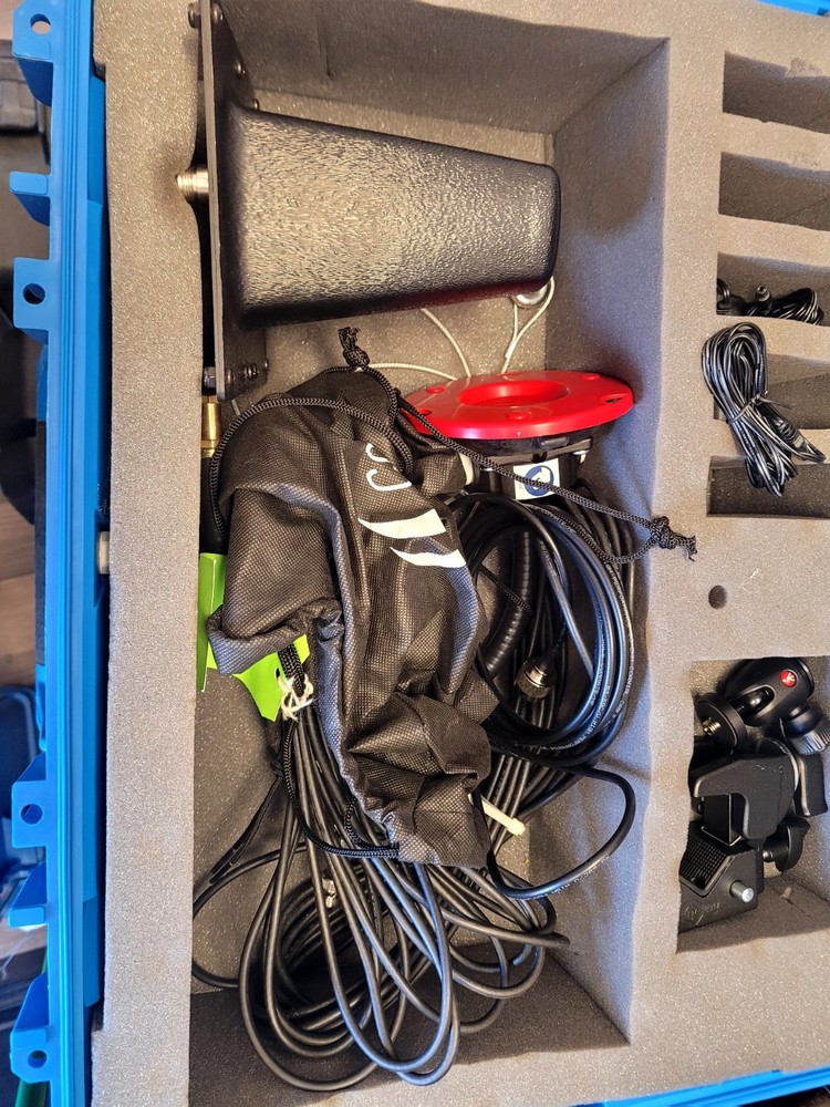 COACHCOMM Directional Antena CP-ANT24-CC WITH CARRYING CASE AND CABLES