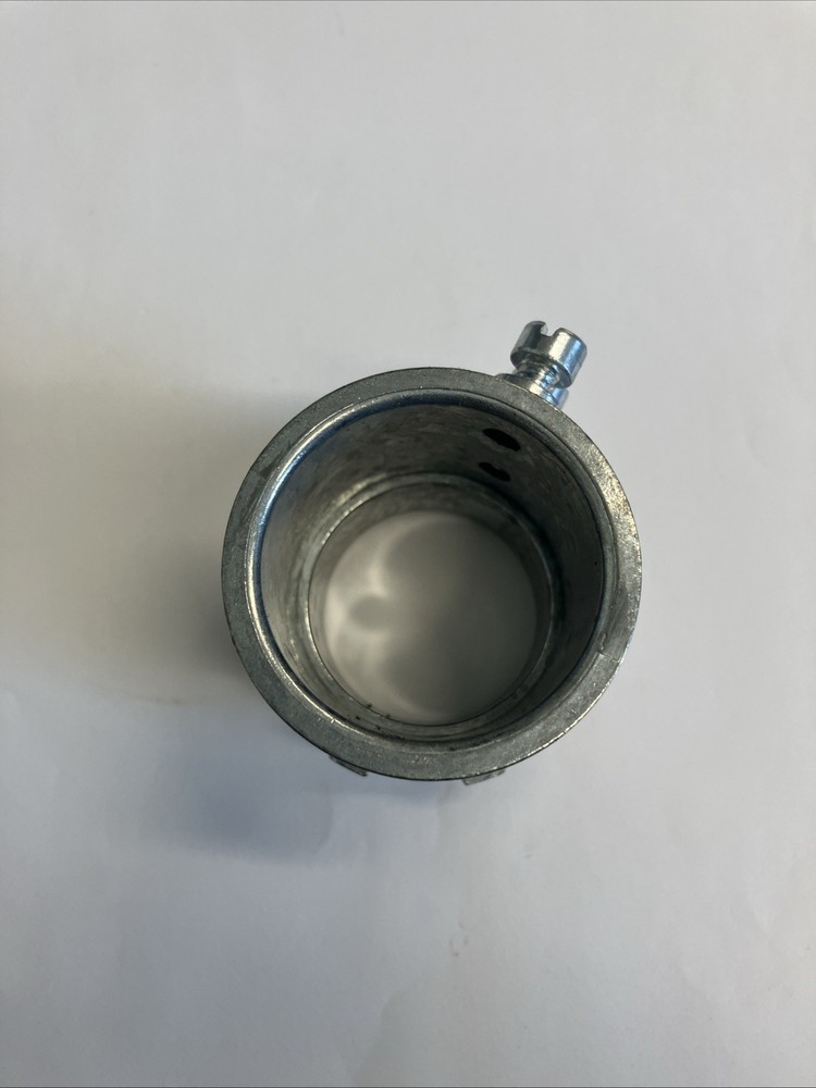 1-1/4” EMT SET SCREW BOX CONNECTOR