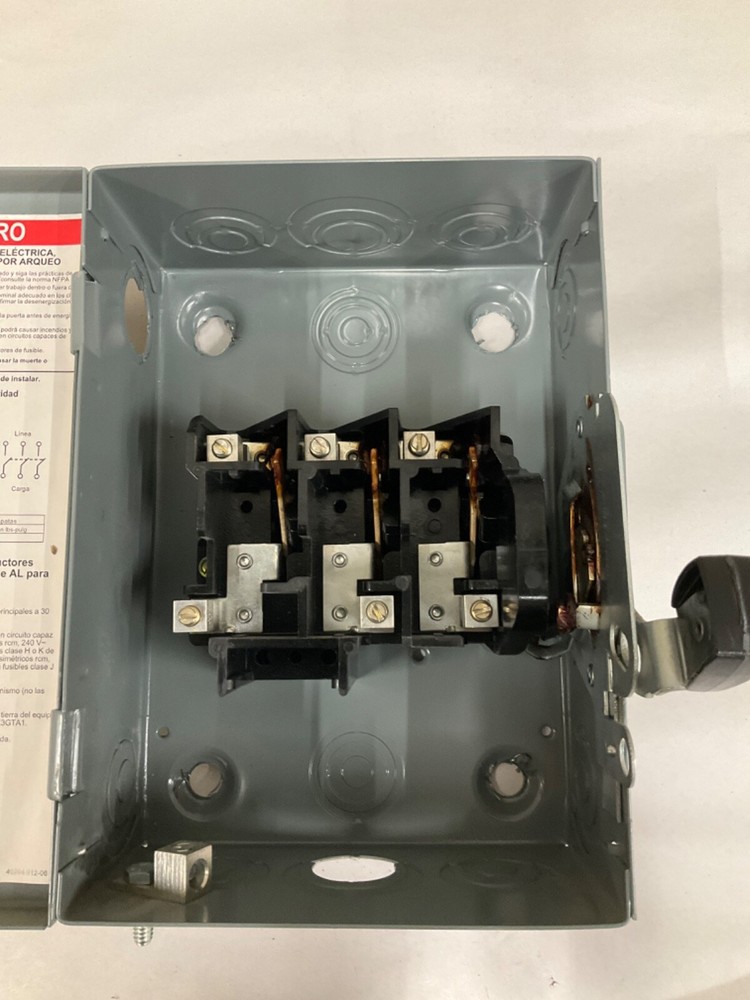 SQUARE D DU321 30A SAFTEY SWITCH - ECS