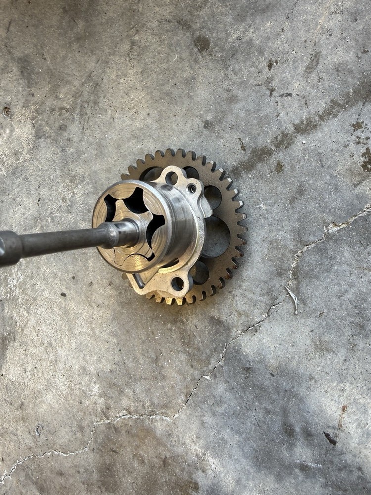 06-10 Engine Internal Oil Pump