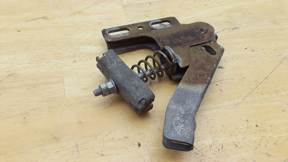 2010-2021 FREIGHTLINER SPRINTER 2500 BRAKE HANDLE LEVER BRACKET SUPPORT OEM