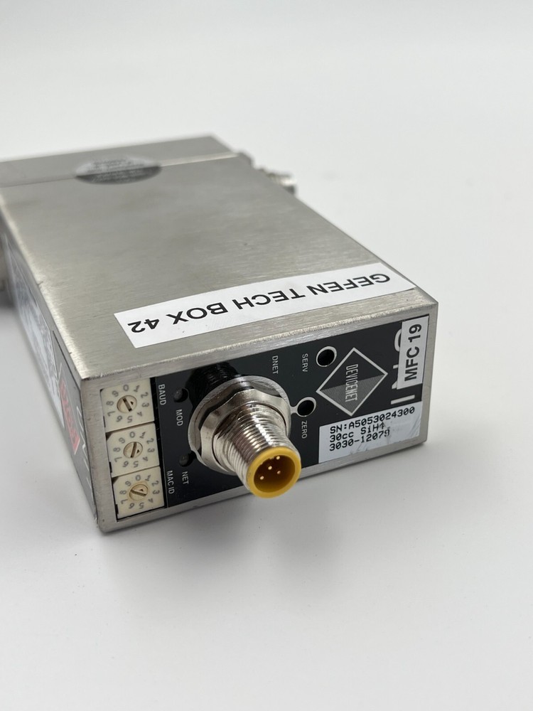 Unit Instruments UFC-8165 Mass Flow Controller AMAT 3030-12079