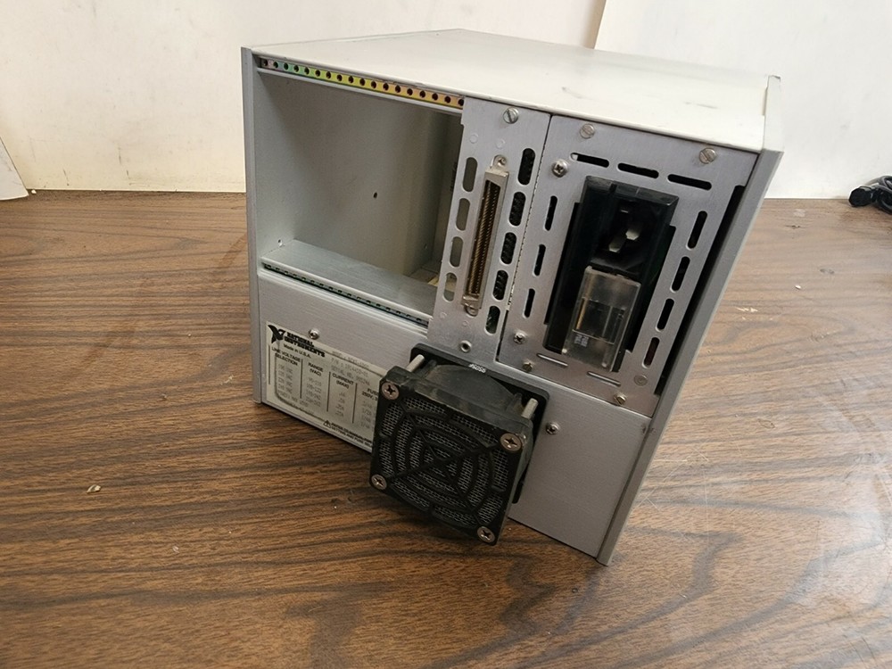 NATIONAL INSTRUMENTS SCXI-1000 Mainframe Chassis
