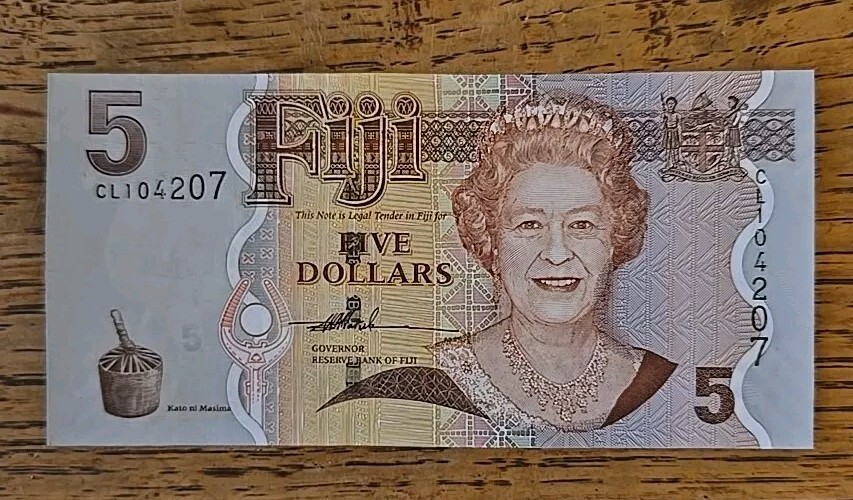 FIJI 5 Dollar Bill FIVE DOLLARS  UNCIRCULATED