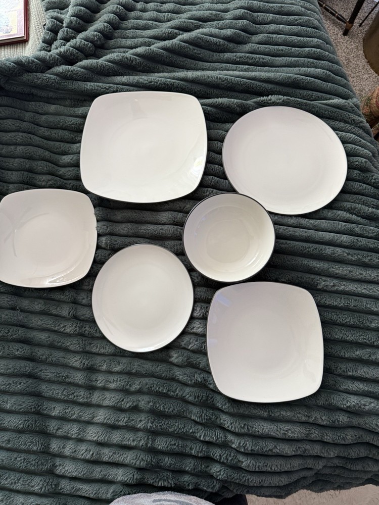 Noritake Colorwave Graphite 6-Piece Place Setting; Square & Round Mix Never Used