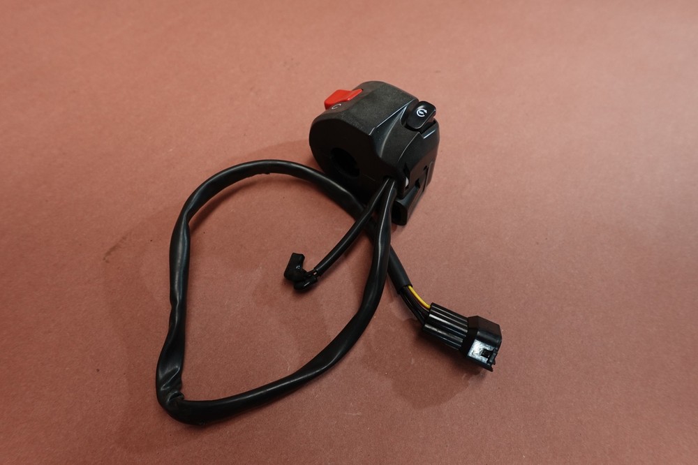 2009-2011 KAWASAKI ER650 ER-6N RIGHT HANDLEBAR STOP START KILL SWITCH