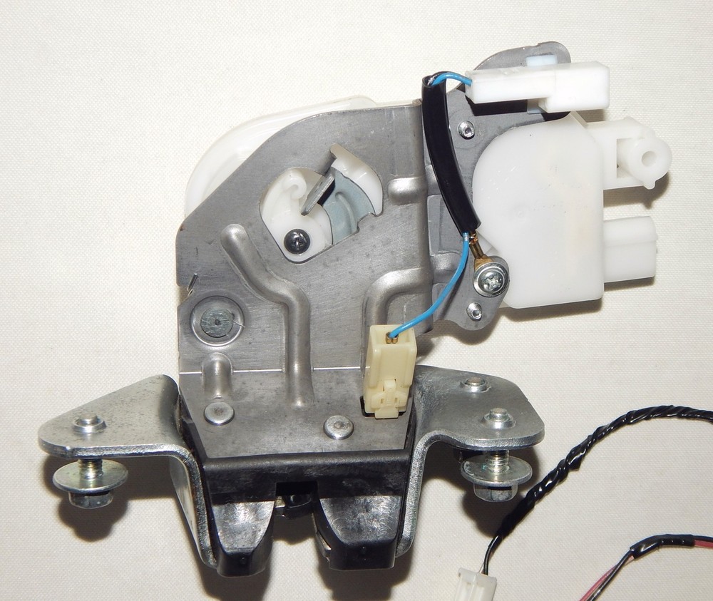 2010-14 MITSUBISHI LANCER SPORTBACK Hatchback Latch Lock Hatch Actuator Release