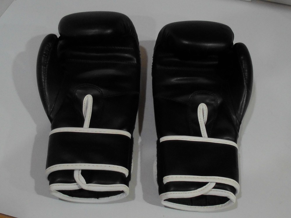 AMA Boxing Gloves - 12oz - Black