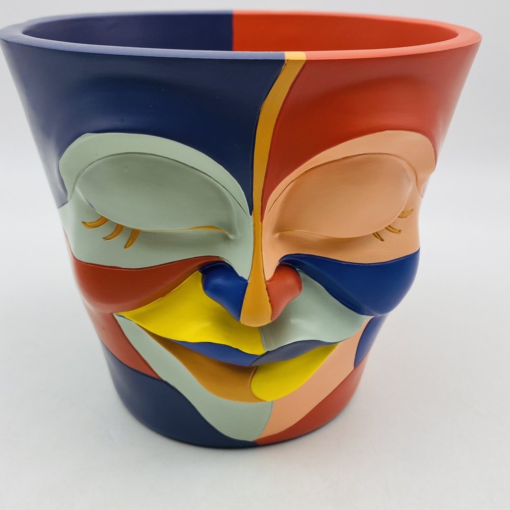 Gugugo Abstract Face Planter