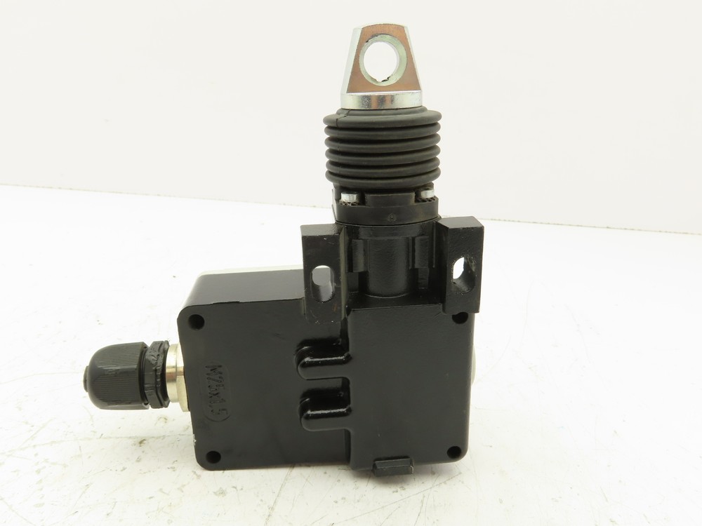 Siemens 38E7 140-1BD00-0A80 Rope Pull Grab Cable Switch E-Stop Spring Return