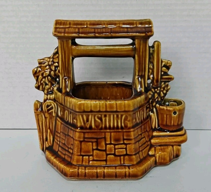 1950's McCoy Pottery Wishing Well planter, Missing Bucket Handle